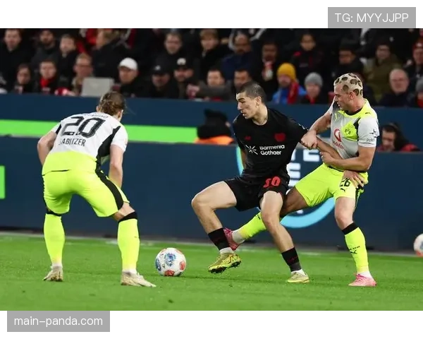 多特蒙德对阵勒沃库森，阿德耶米补时阶段错失良机